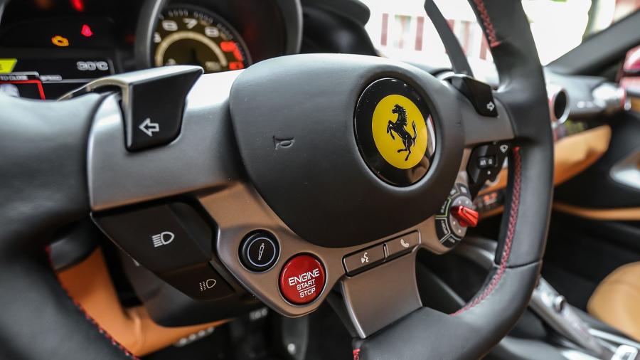 Панель приборов Ferrari 812 Superfast 2017 года  (фото 47 из 91)